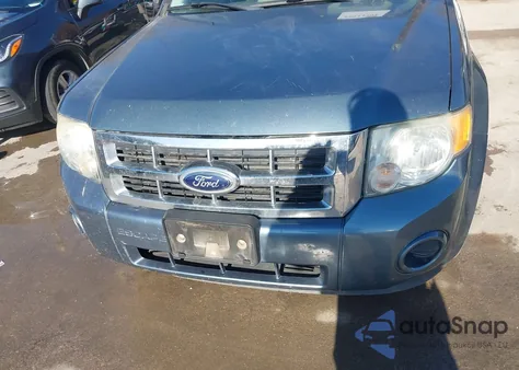 2012 Ford Escape Xls z USA, uszkodzony, nr VIN 1FMCU0C75CKC53734